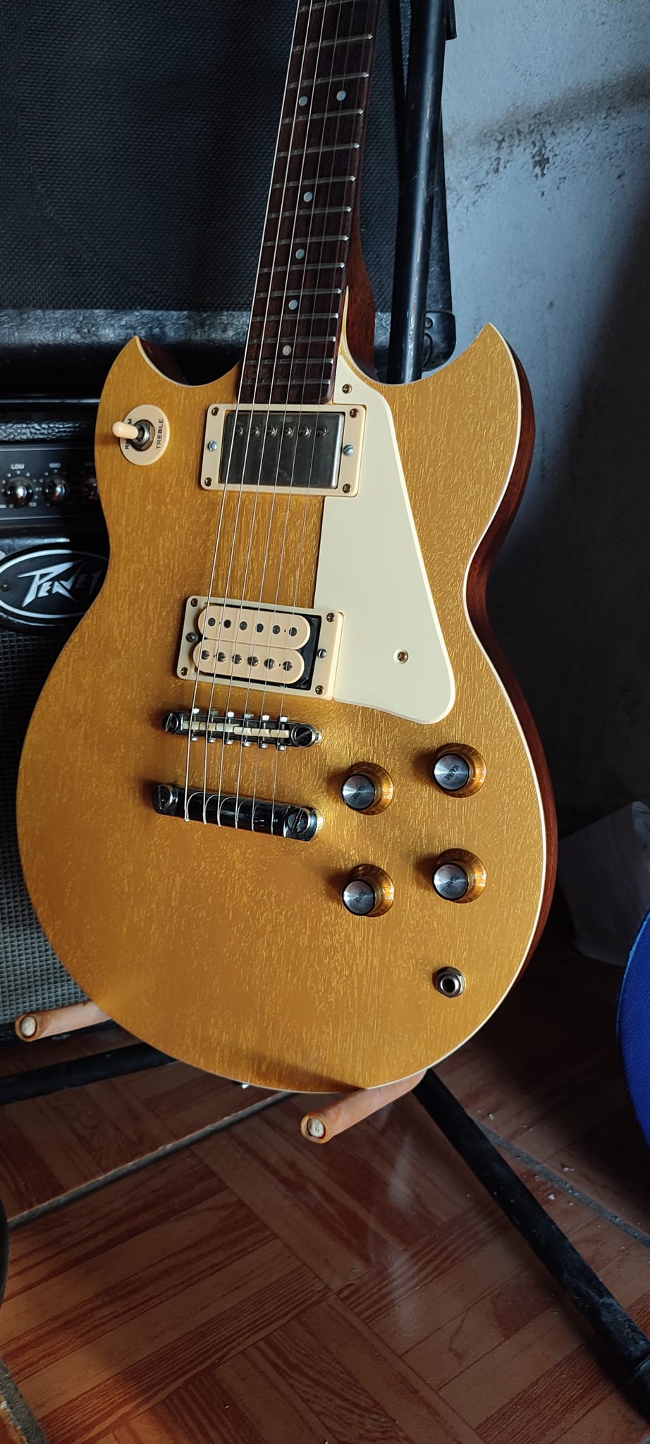 Yamaha SG-90 1974 restoration with gold top finish