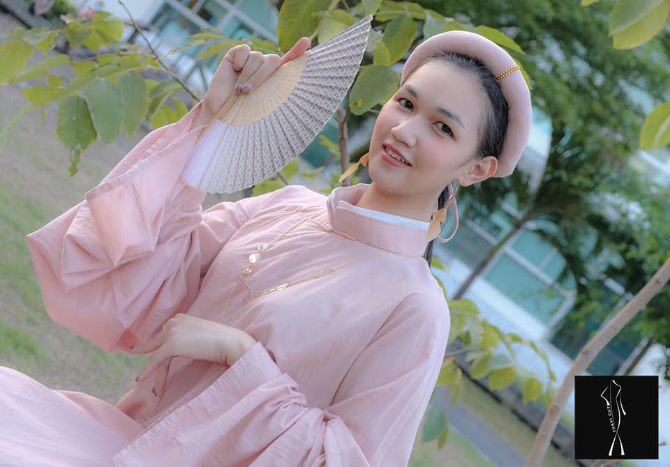 Thavi Cut-Áo Dài Việt Nam ชุดอ๊าวส่าย ชุดประจำชาติเวียดนาม | Bangkok