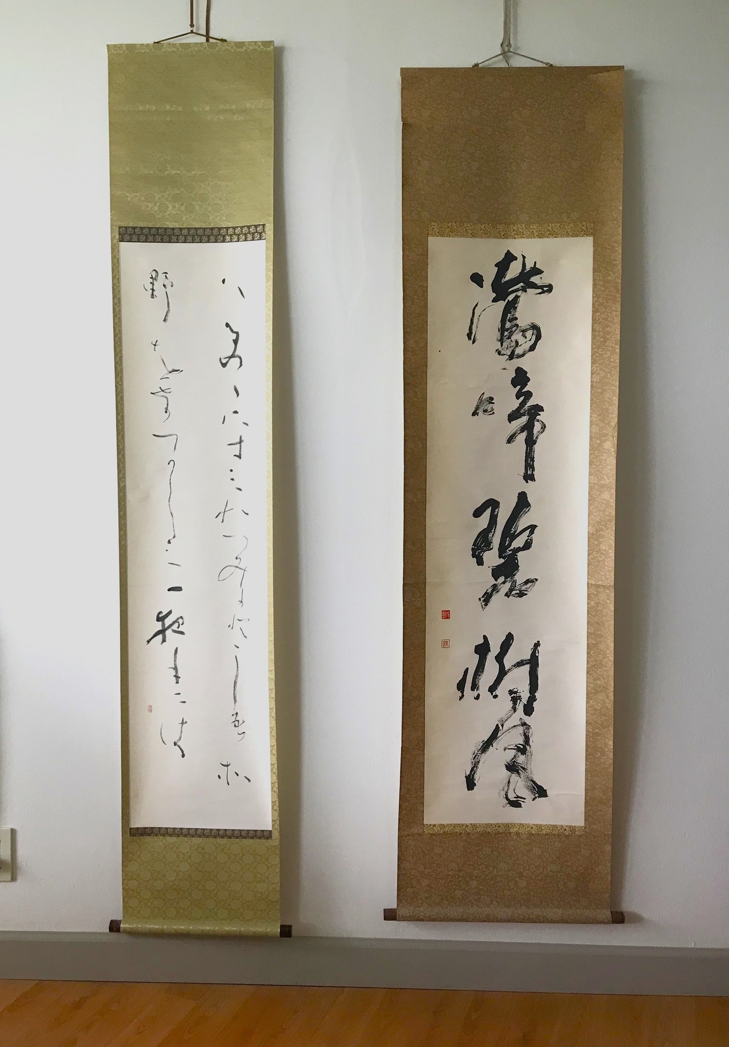 左：出口草露(1915~?）かな... - Shodo Studio Momi : Japanese calligraphy