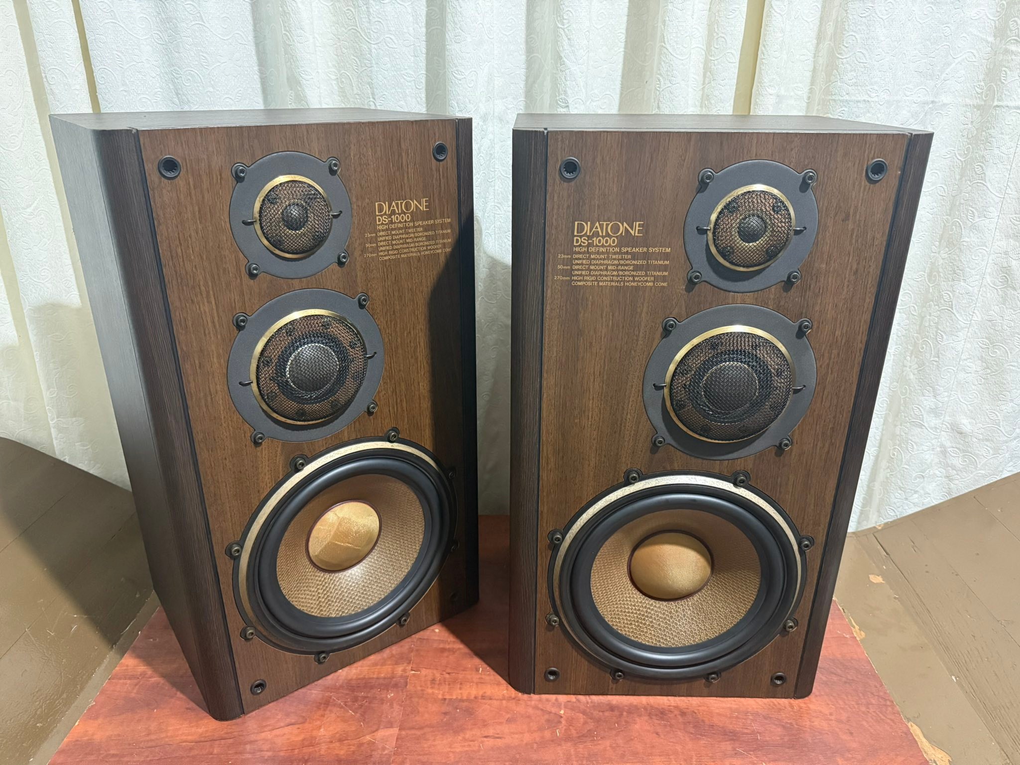 SOLD) Diatone DS-1000 **very good sounding speaker **3 way, 27cm 
