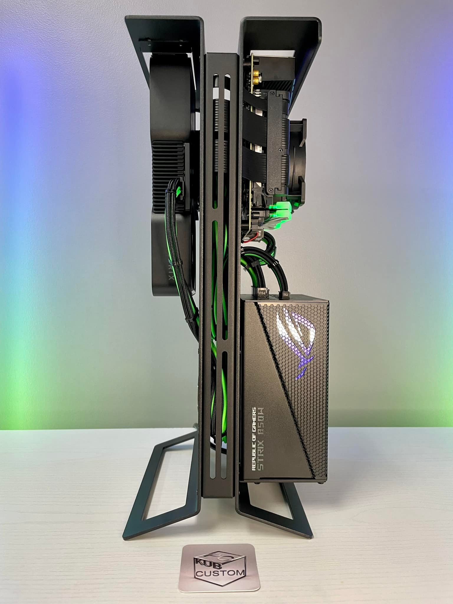iQunix ZX-1 ITX Case goes with a minimalistic design without