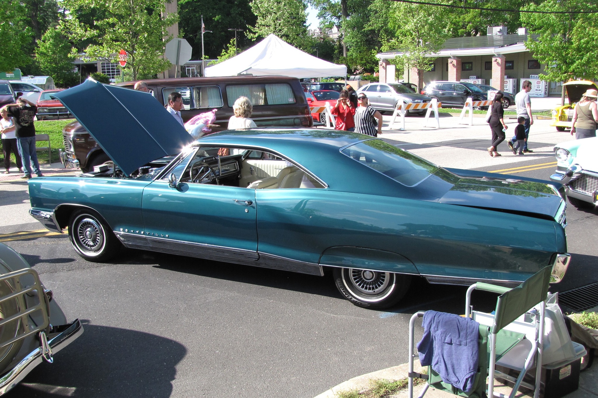 1966 pontiac bonneville hardtop details | Plantsville, CT