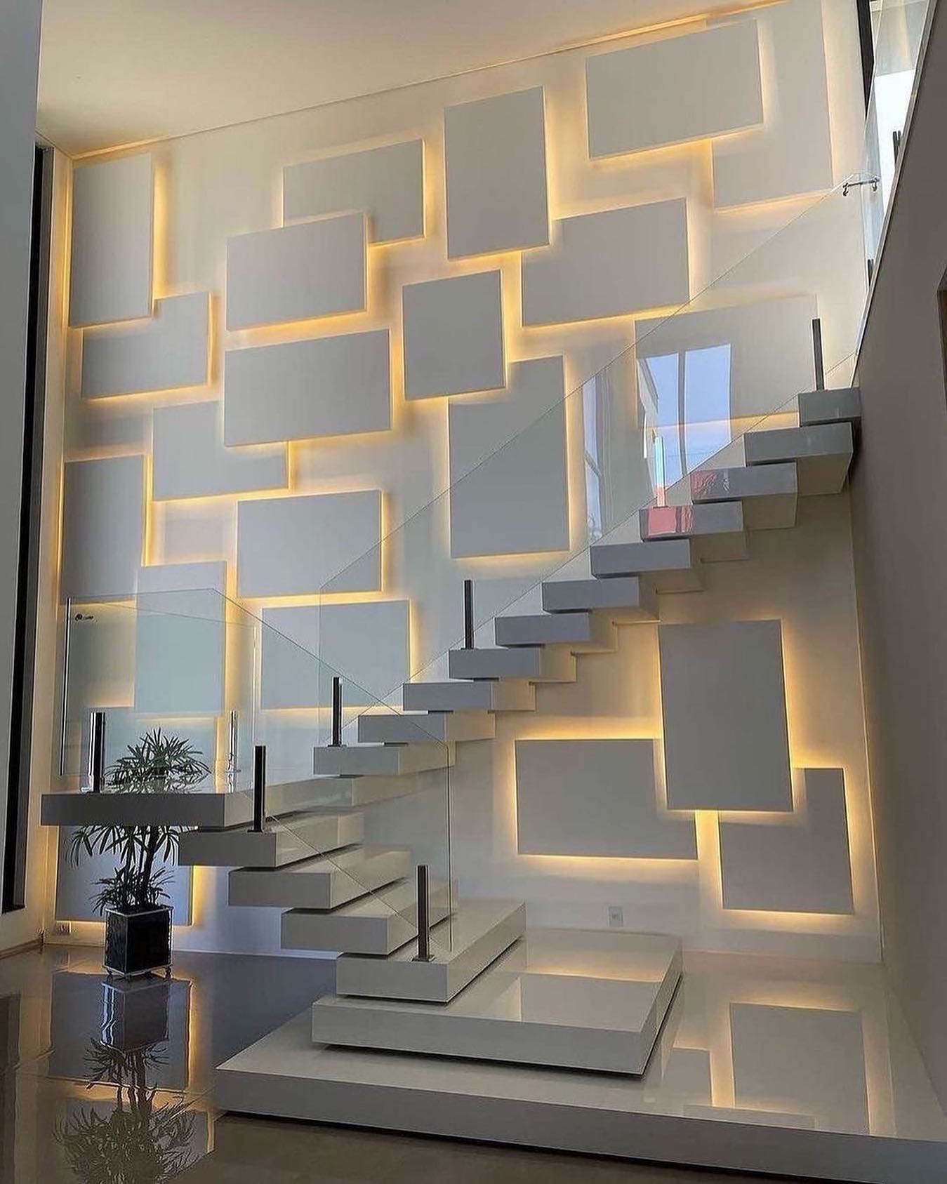 Escada maravilhosa com... - Maria Fernanda Arquitetura