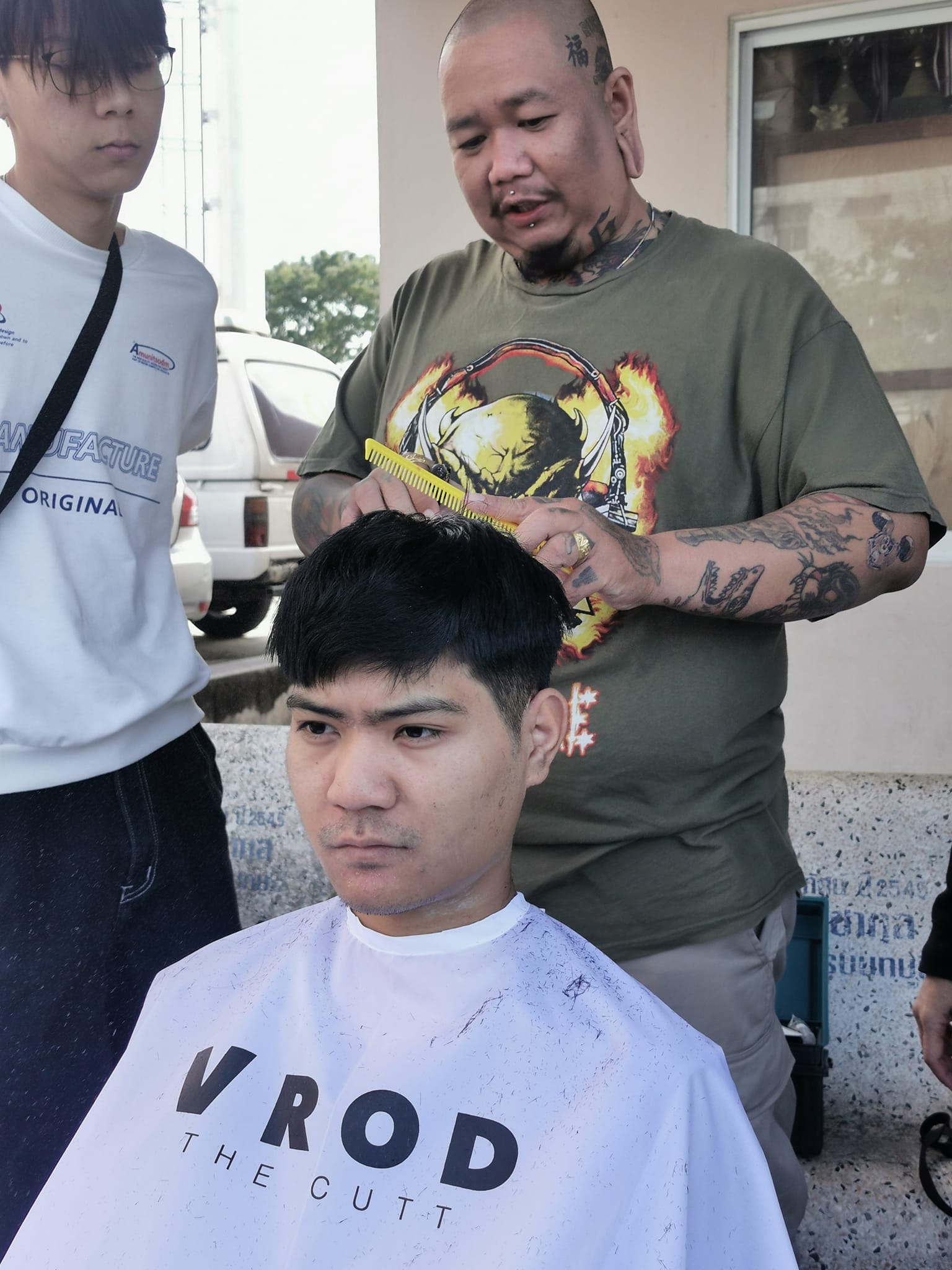พรุ่งนี้มีบริการตัดผมฟรีเหมือนเด... - สอนตัดผมชายVrod The cutt | Facebook