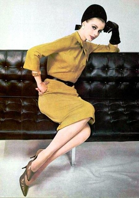 paris l'officiel magazine November 1982 44 Years Ago