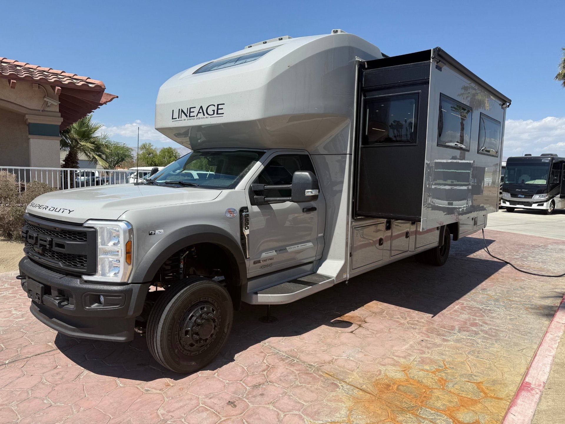 2026 Lineage 31zw 4wd off road sus - Commercial Trucks - Palm Desert ...