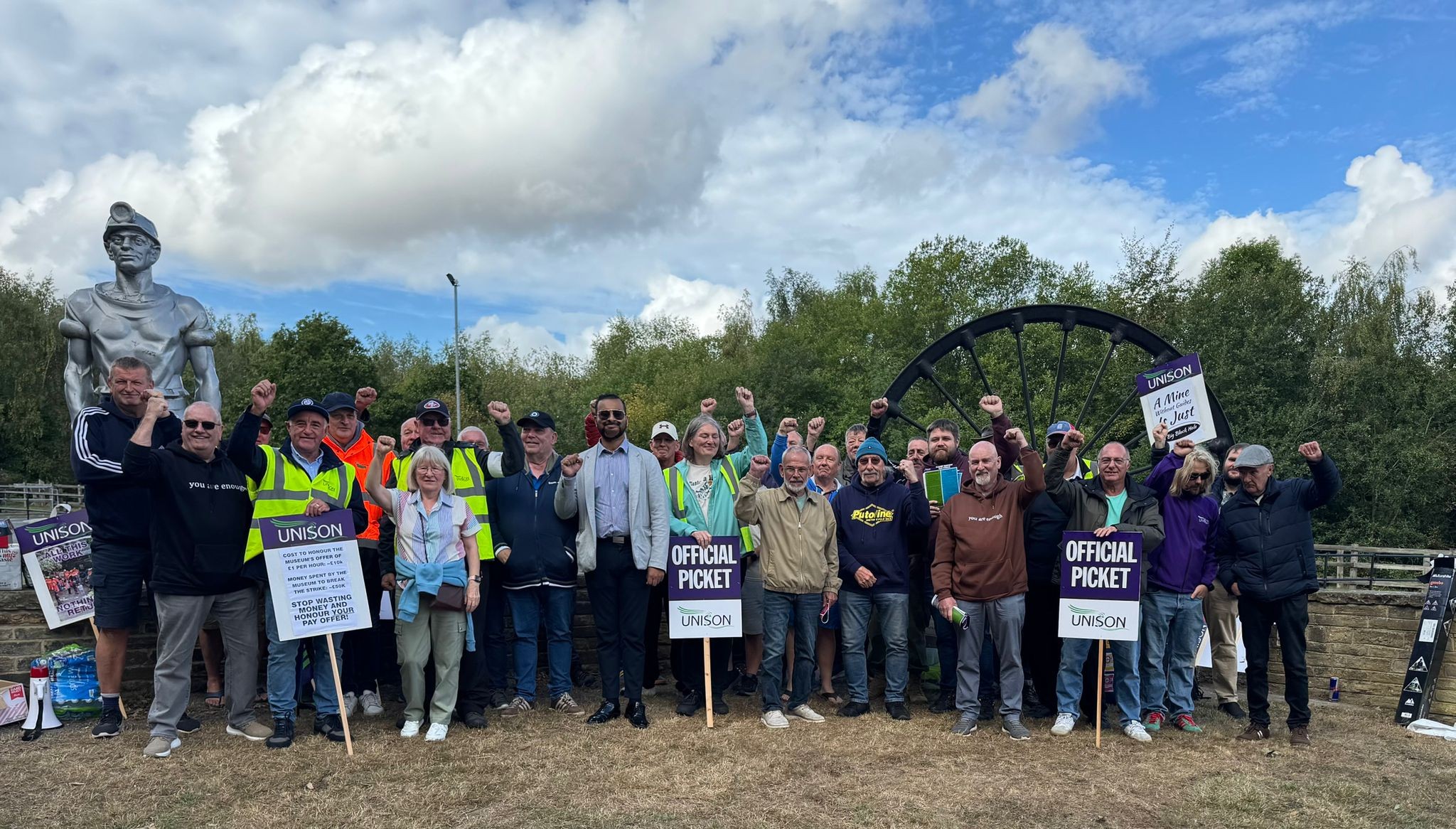 ️ Unity on the Picket Line! ️... - Cllr Jakob Williamson | Facebook
