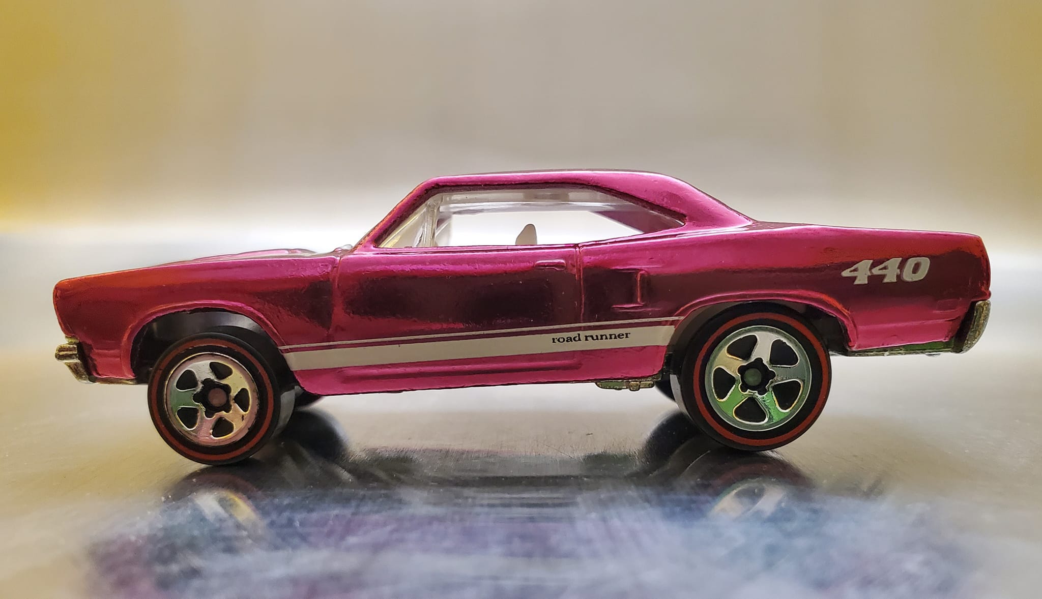 Hot Wheels Classic 70 Roadrunner in Spectra Pink