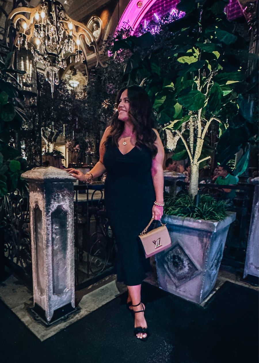 A couple of my midsize Las Vegas outfits from last weekend. :) Black dress: https://liketk.it/4eeas Blue dress: https://liketk.it/4ef78