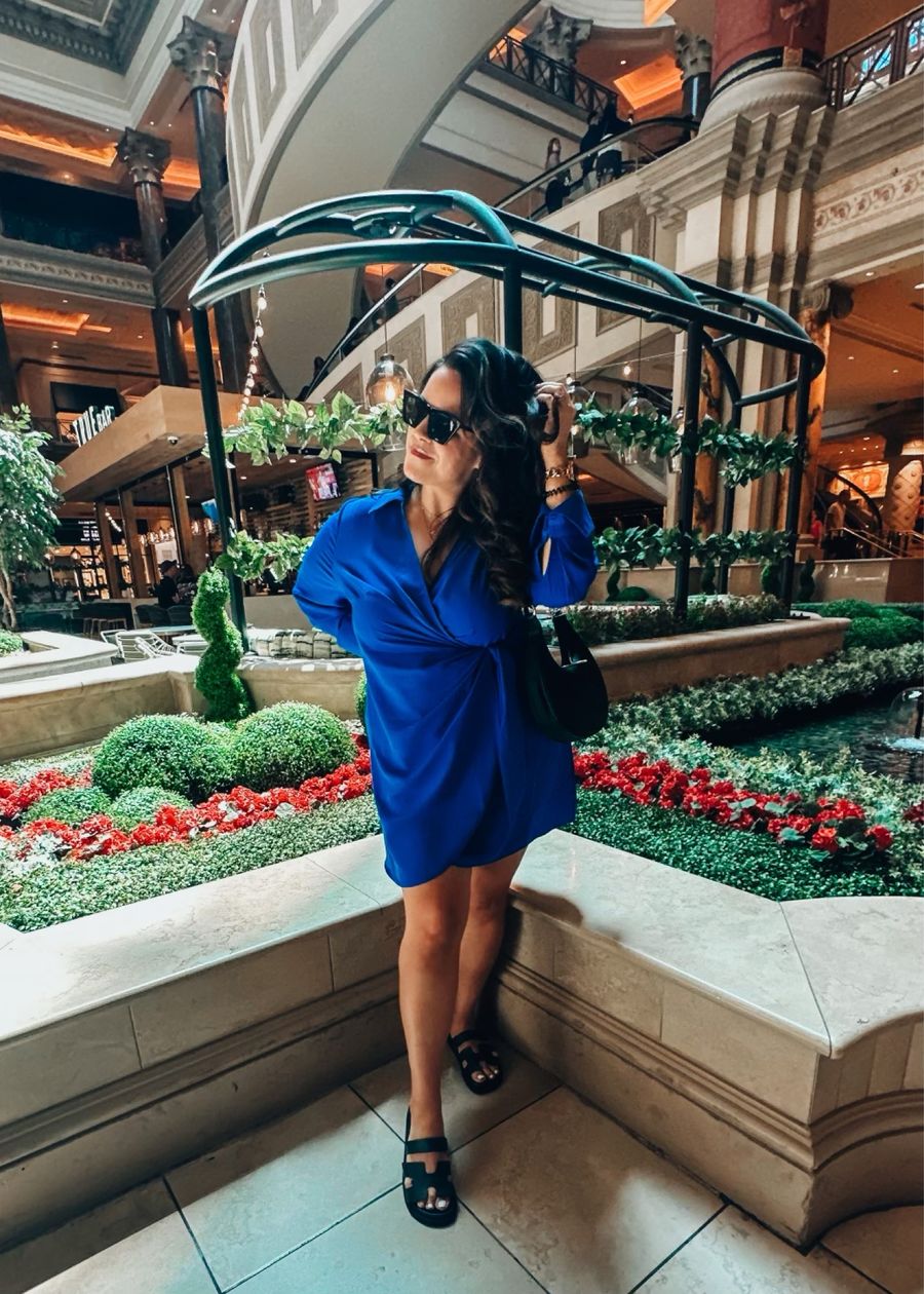blue vegas dress A couple of my midsize Las outfits from last weekend. :) Black dress: https://liketk.it/4eeas dress: https://liketk.it/4ef78 EXTRA30 Simple Women Evening dress Size:42 Short Jacket+36 Waist Adjust 32to38)(Height: 5 4 to5 7 )(Neck  16-17.5:L Shiny blue sequins shapes