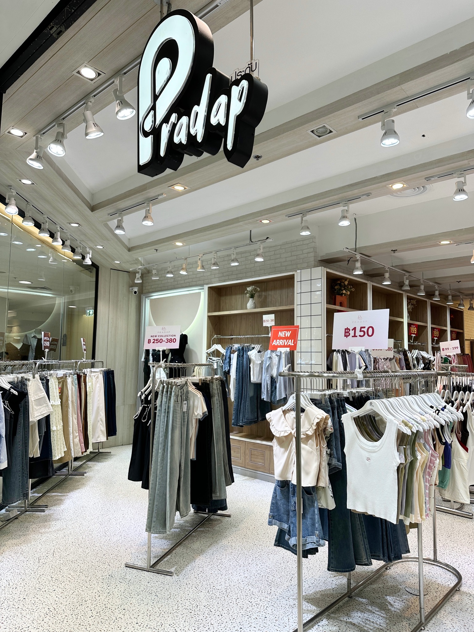 Pradap (ประดับ) - PRADAP ON TOUR — ซีคอนศรีนครินทร์ ... | Facebook