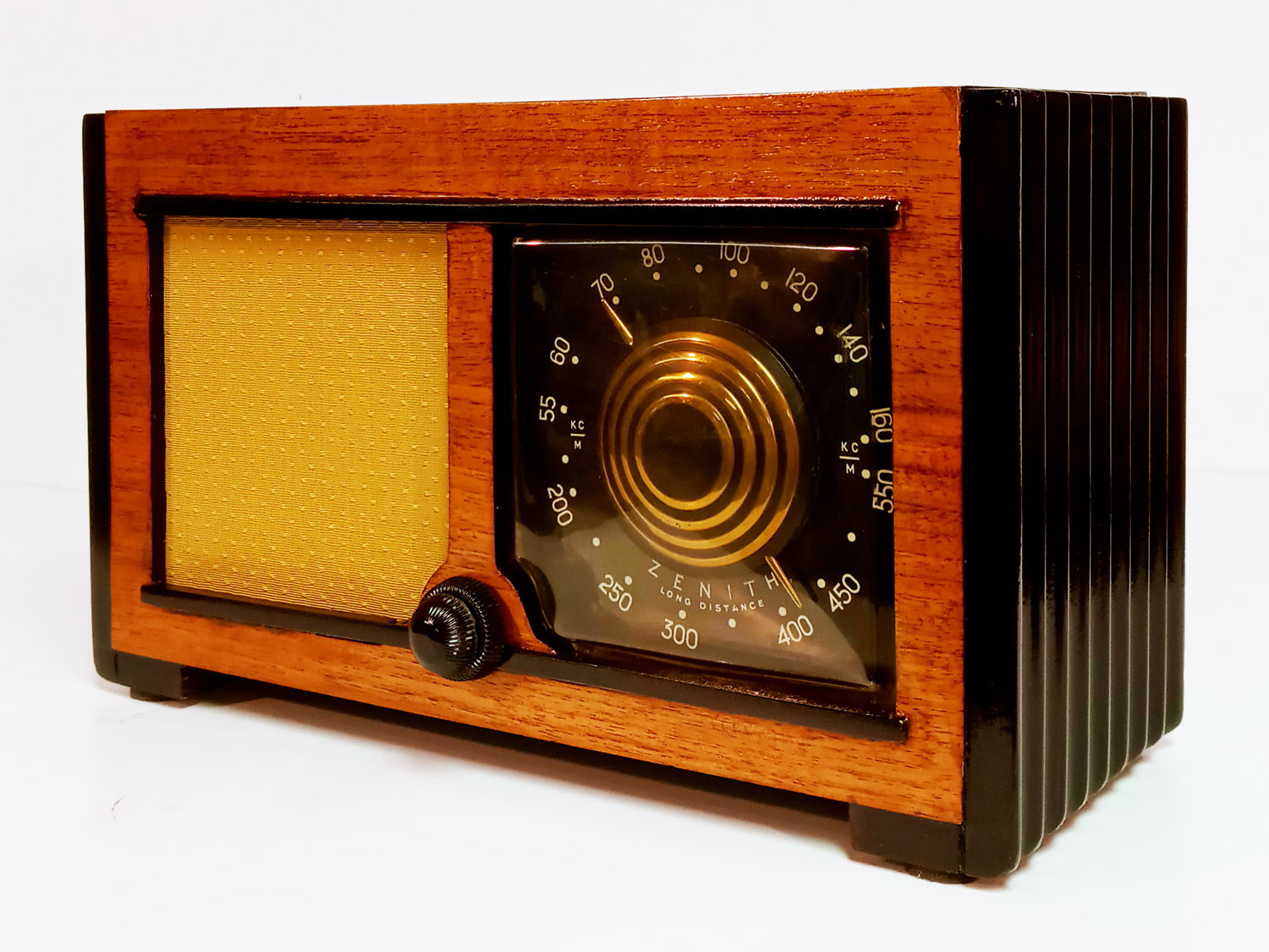 Restored 1946 Zenith 6D026 tube radio