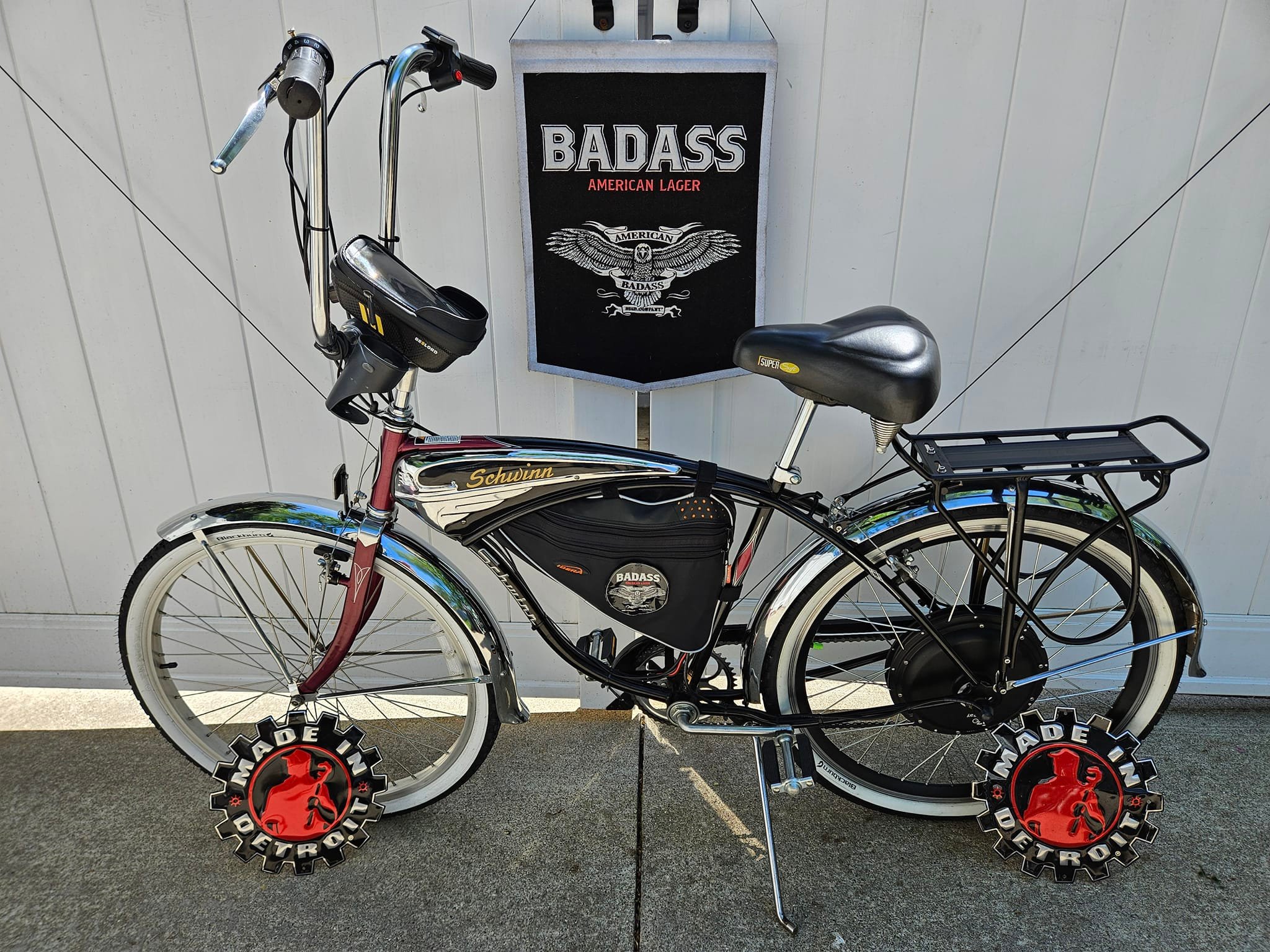 Discover the Schwinn Regent hybrid electric bike: comfy, versatile 