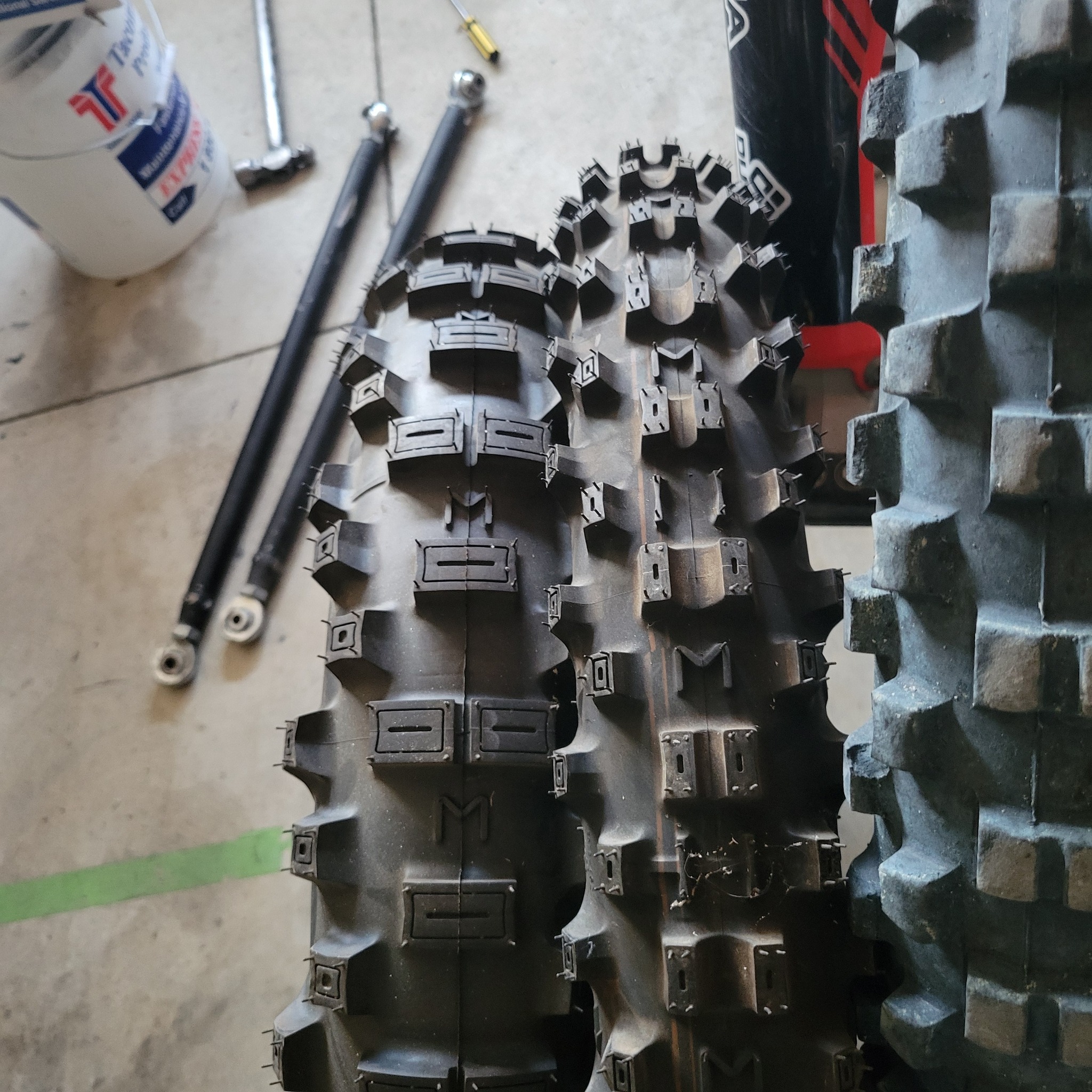 What are the experiences with Michelin enduro medium tires for