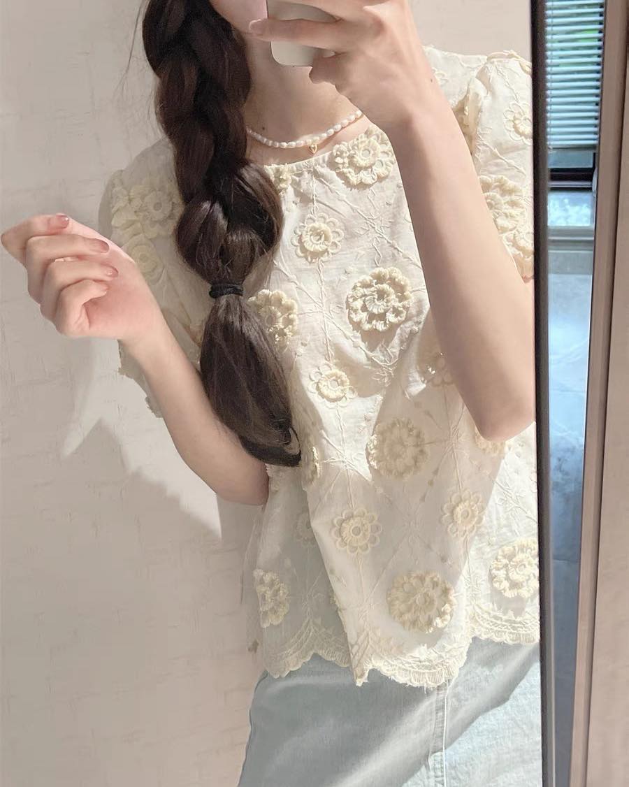KARAT - 🌸 New arrival 🌸 เสื้อลูกไม้3Dลายผ้าสวย แขนตุ๊กตา... | Facebook