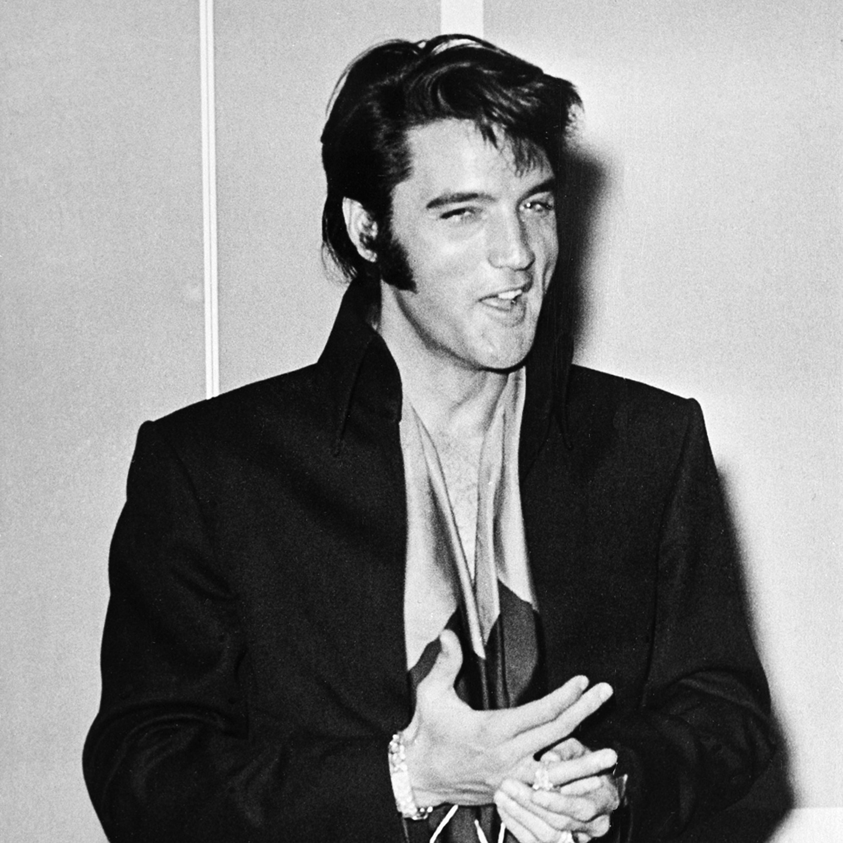 104.7 WHLI - 🕊️ Remembering Elvis Presley, the King of... | Facebook