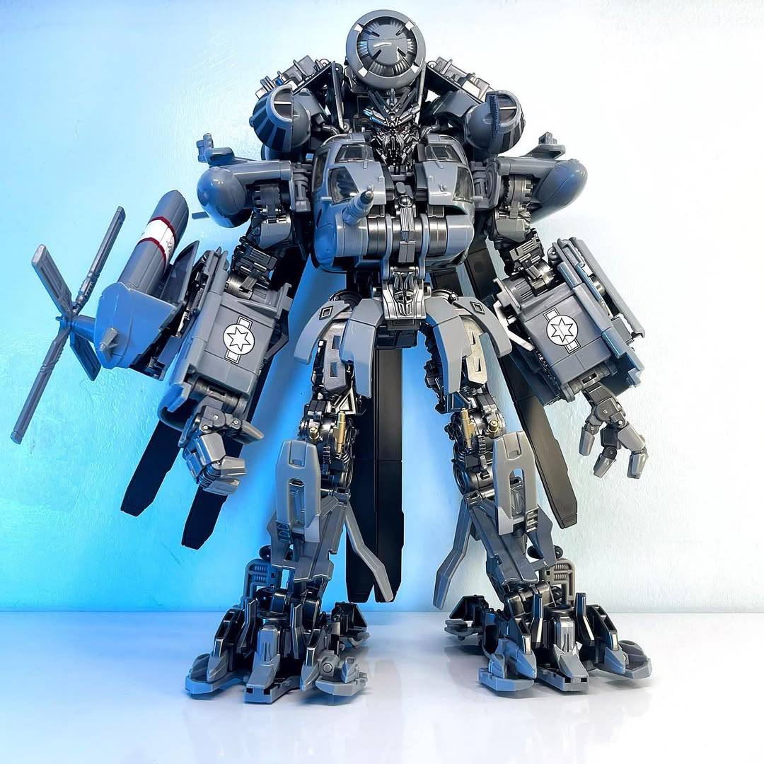 Weijiang m05 hide shadow This one truly is a behemoth in hand