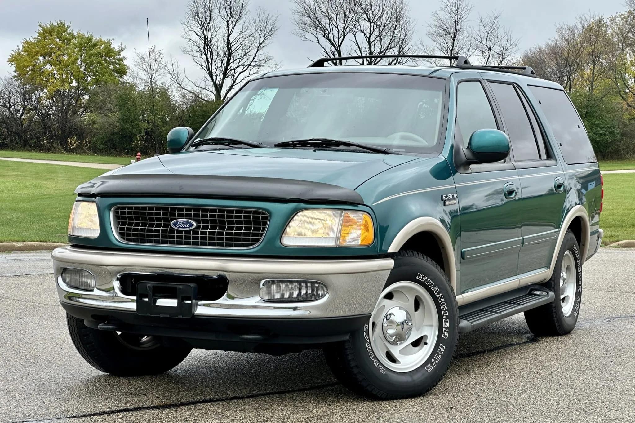 Ford Expedition Eddie Bauer by UT Models 1:18 scale