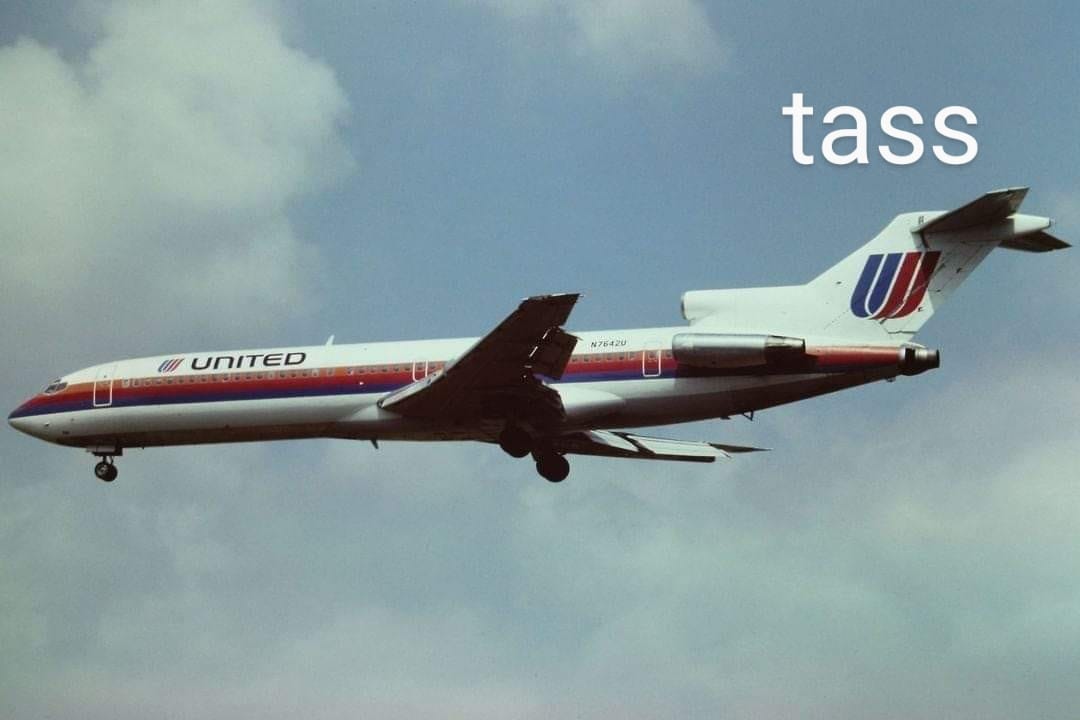 Boeing 727-222 N7642U at LHR circa 1991