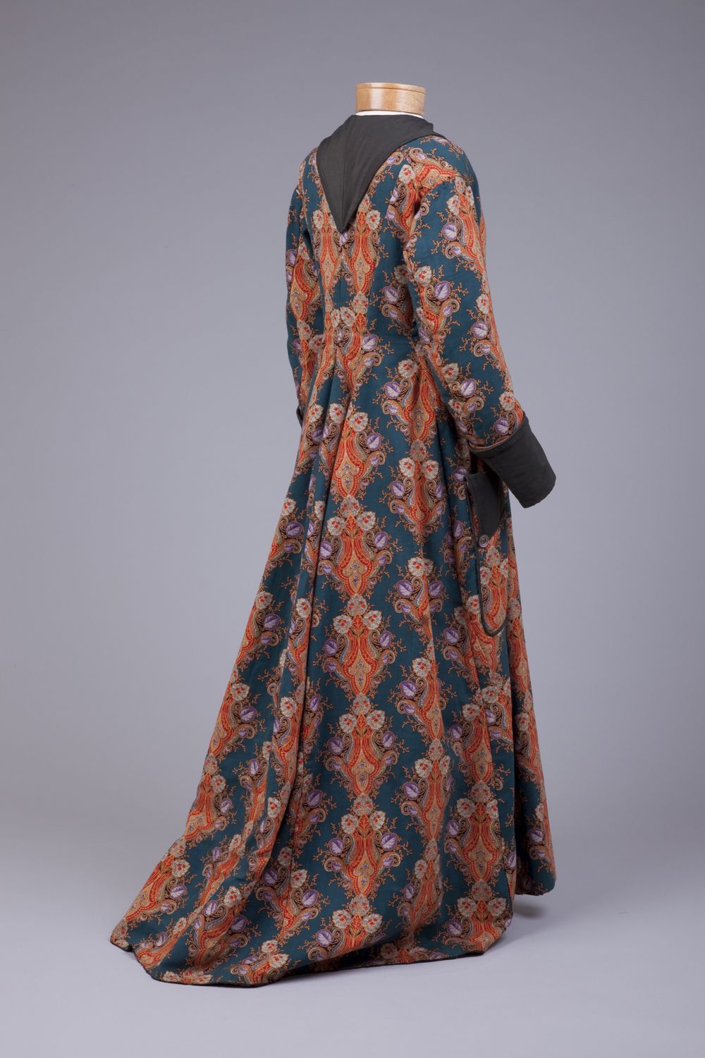 traditional wool dressing gown ladies Where to find gowns with shawl collar? Product ID:MD1E209952_AA038_M
