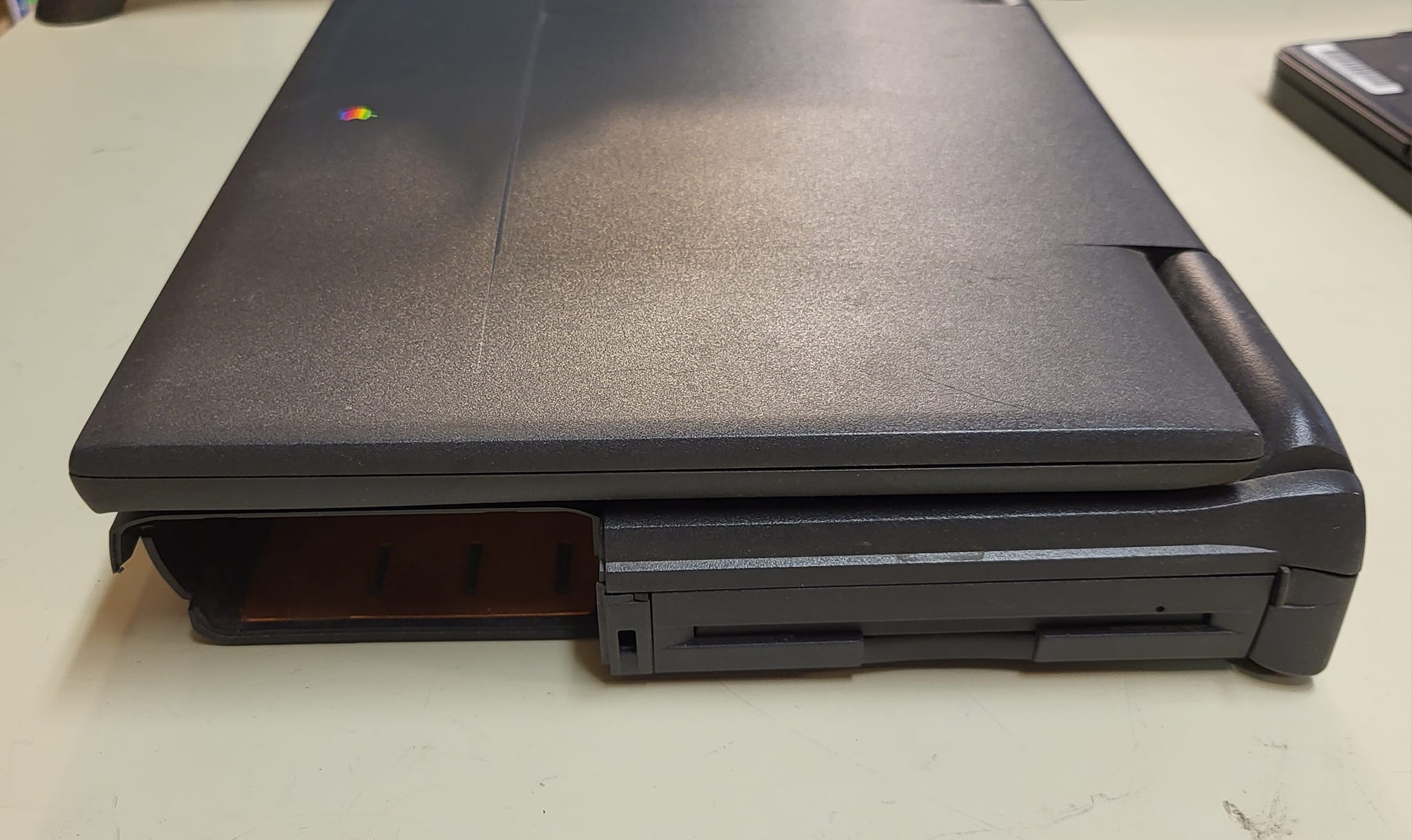 Macintosh Powerbook 3400c in pristine condition found