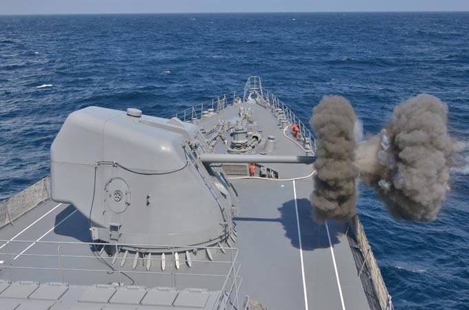 防衛省 海上自衛隊 (Japan - 26.7.28 「おおなみ」主砲射撃（6護隊