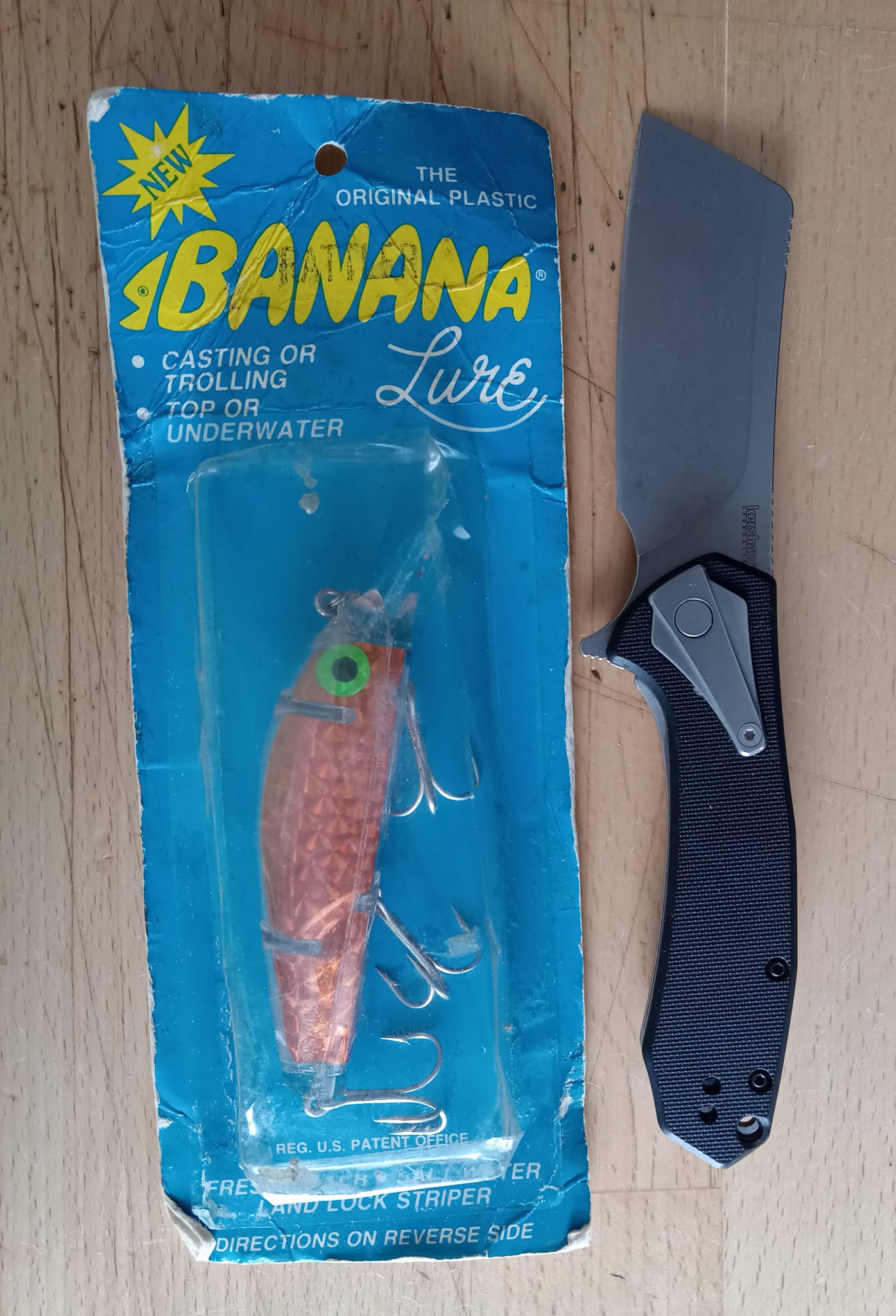 banana fishing lure Backwater Blackfish Jigs With the shank sitting upright Dolphin Glow White Banana Heads