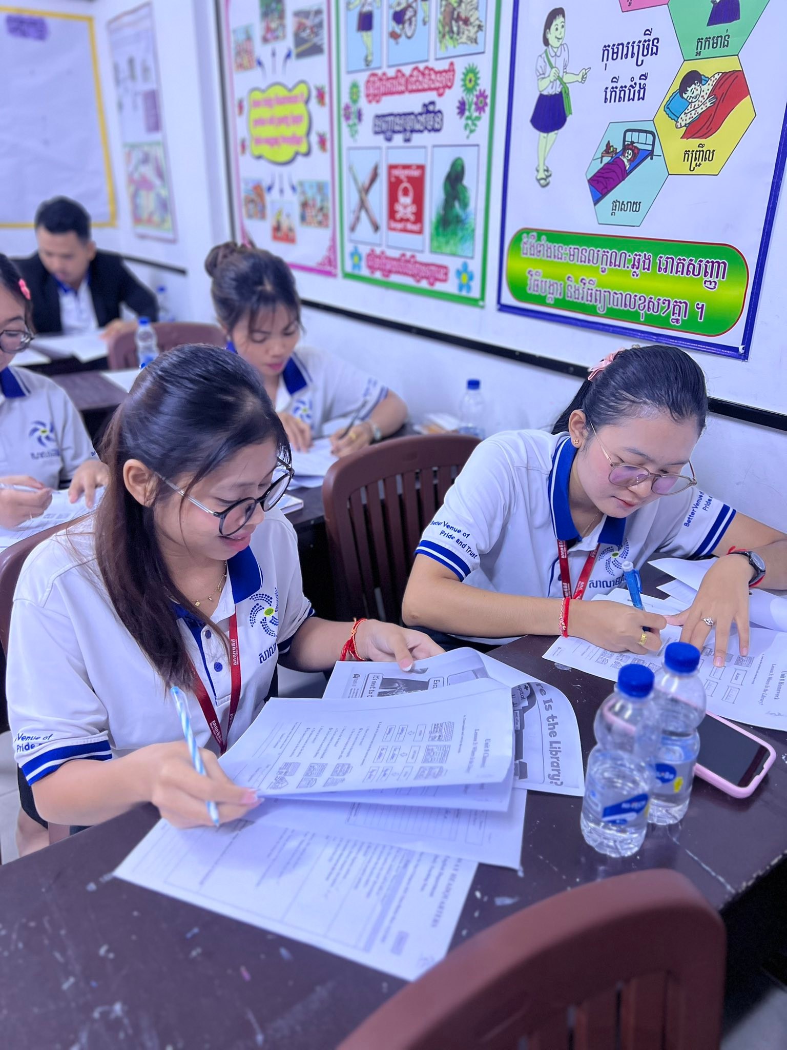🌟 The activities of KE teachers participating in peer-teaching in order ...