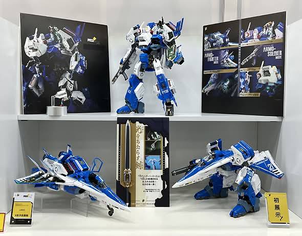 Pose+ Metal Series 1/28 Mospeada AFC-01H Legioss Eta Displayed at