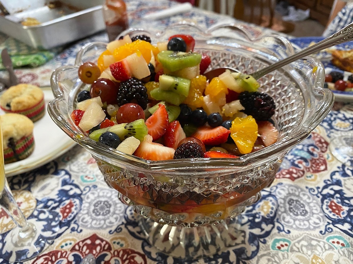 Eat with your eyes, then dig into this refreshing and light Sparkling Fruit Salad with Champagne Mimosa Dressing! https://thesuburbansoapbox.com/sparkling-fruit-salad-champagne-mimosa- dressing