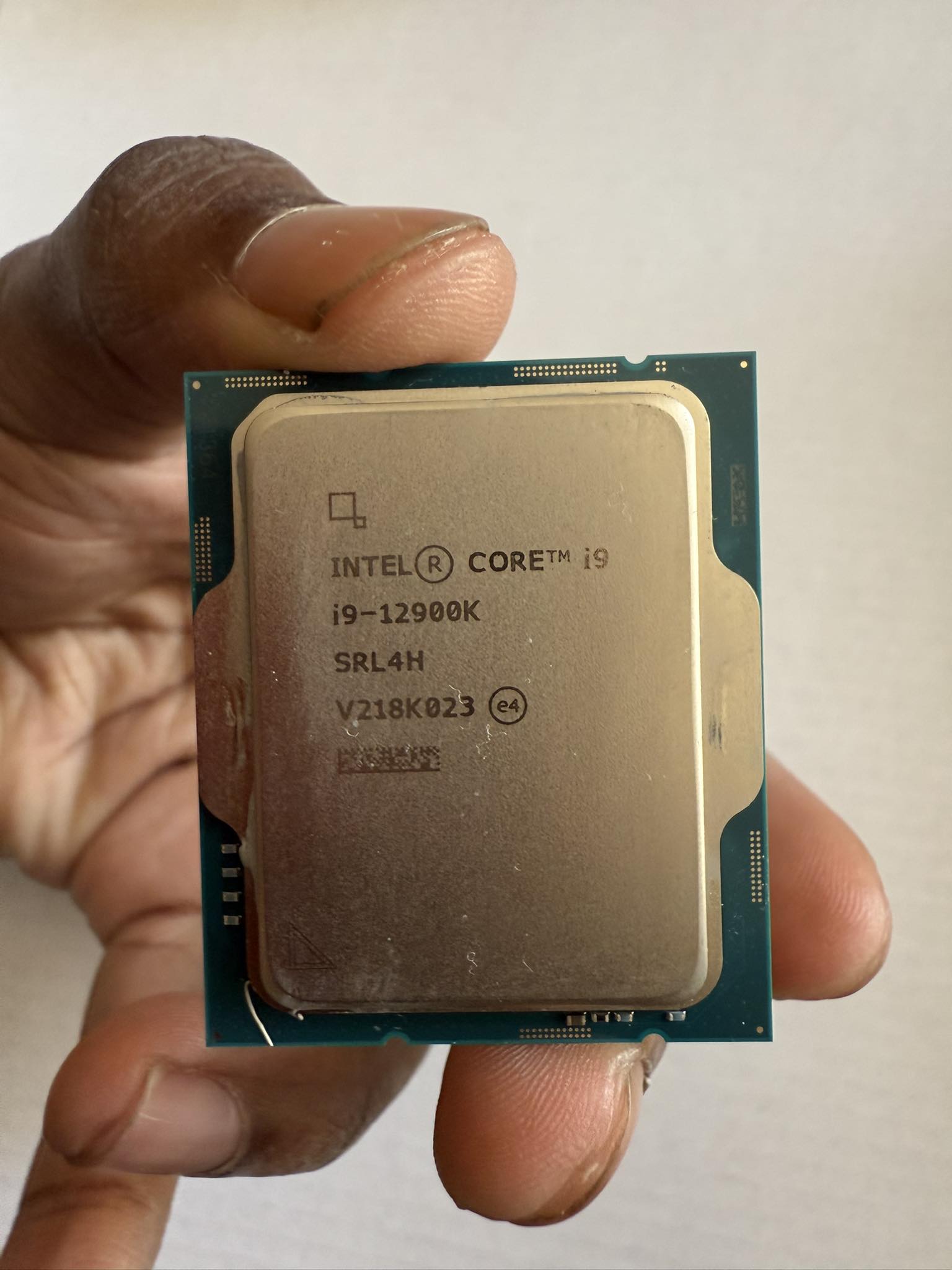 CPU intel core i9-12900KF POSTチェック済