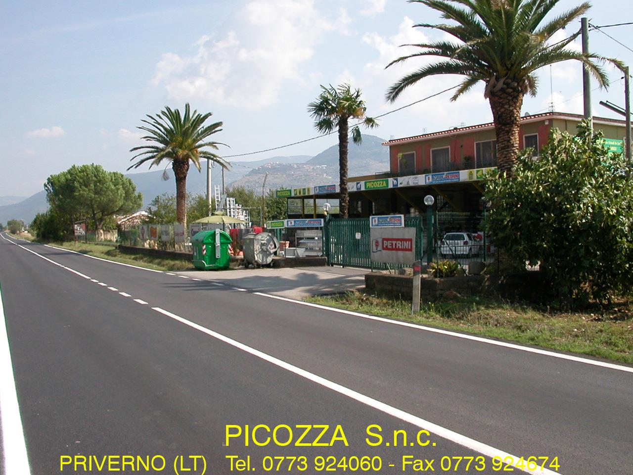 Picozza ferramenta giardinaggio avicola casalinghi | Priverno