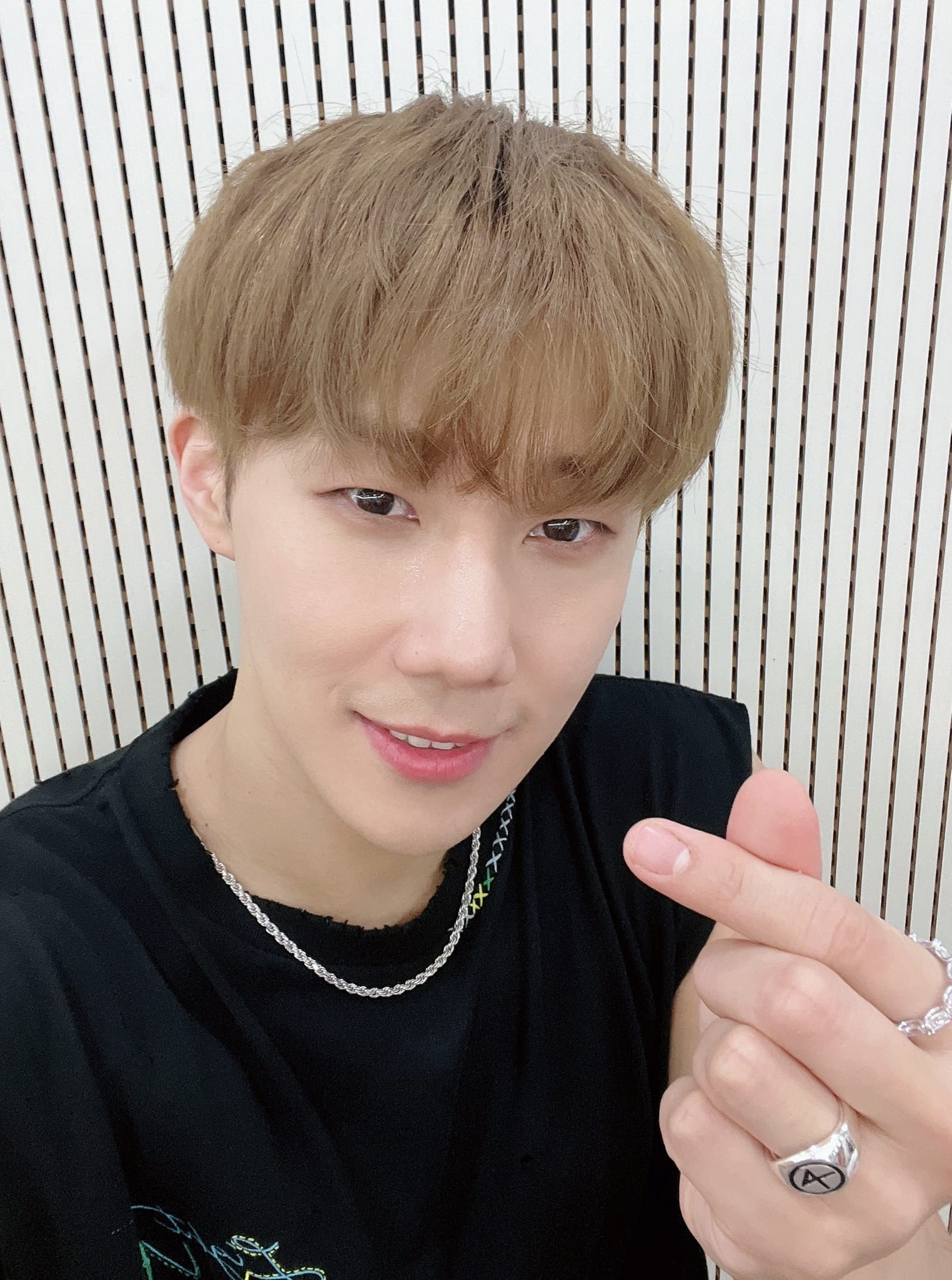 Kim - 2022 KIM SUNG KYU CONCERT [LV - Light & Voice] in The End 