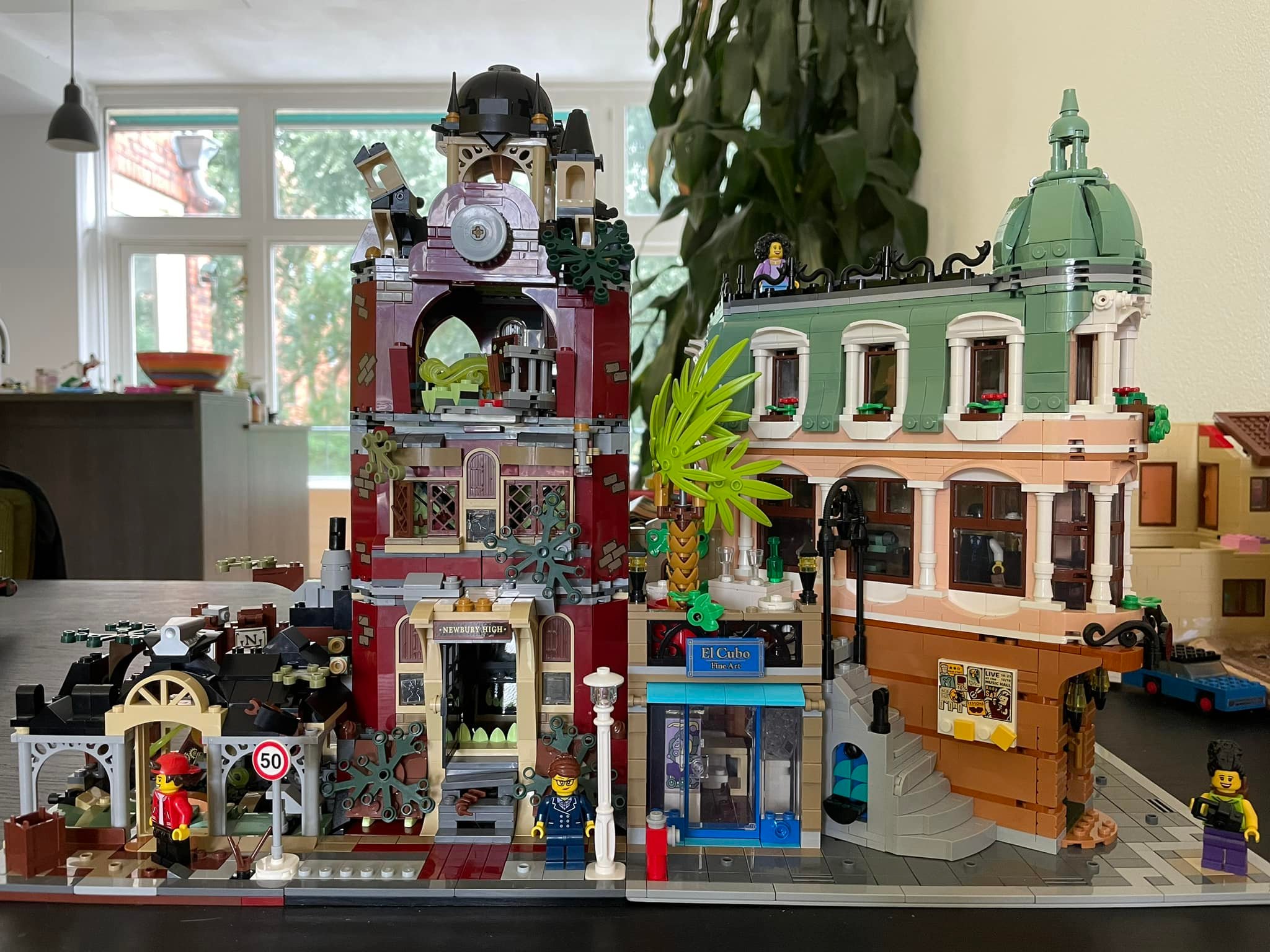 Lego 70425 Modular LEGO® Hidden Side Review: 70425 Newbury Haunted 