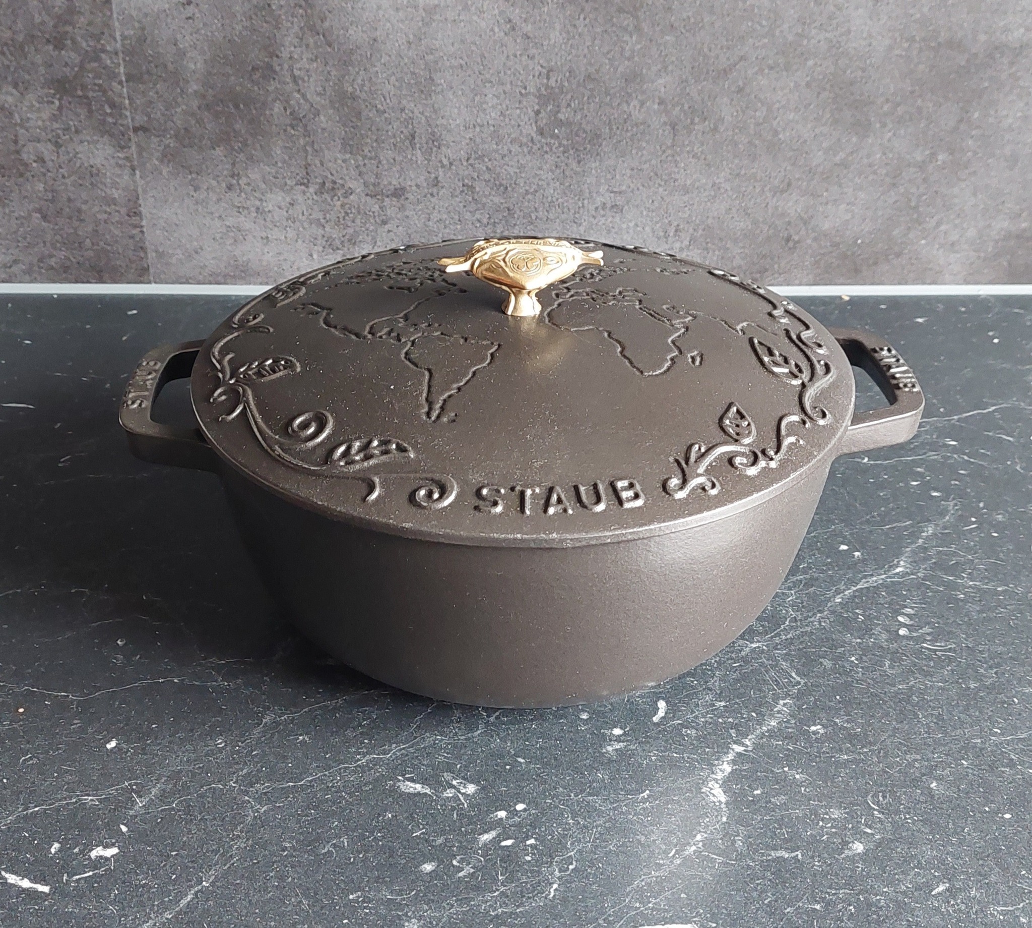 Staub tomorrowland braiser in noir