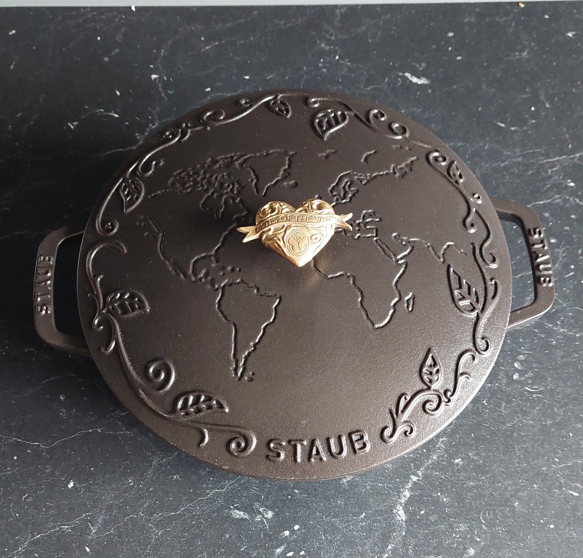Staub tomorrowland braiser in noir