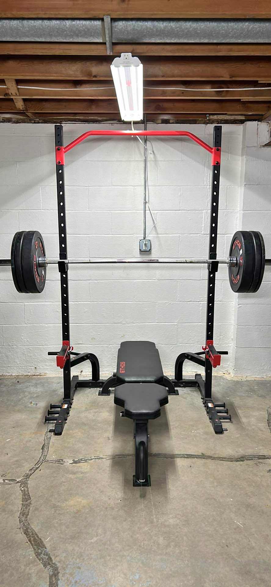 Squat rack, ETHOS ajustable bench, ETHOS bumper plates 45,25,10, bar ...