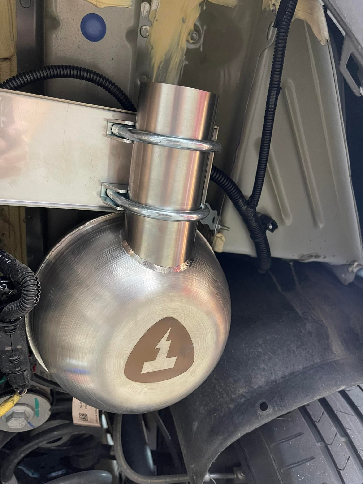 Han - Back to back 2 Tesla model 3 Dual motor and single motor 