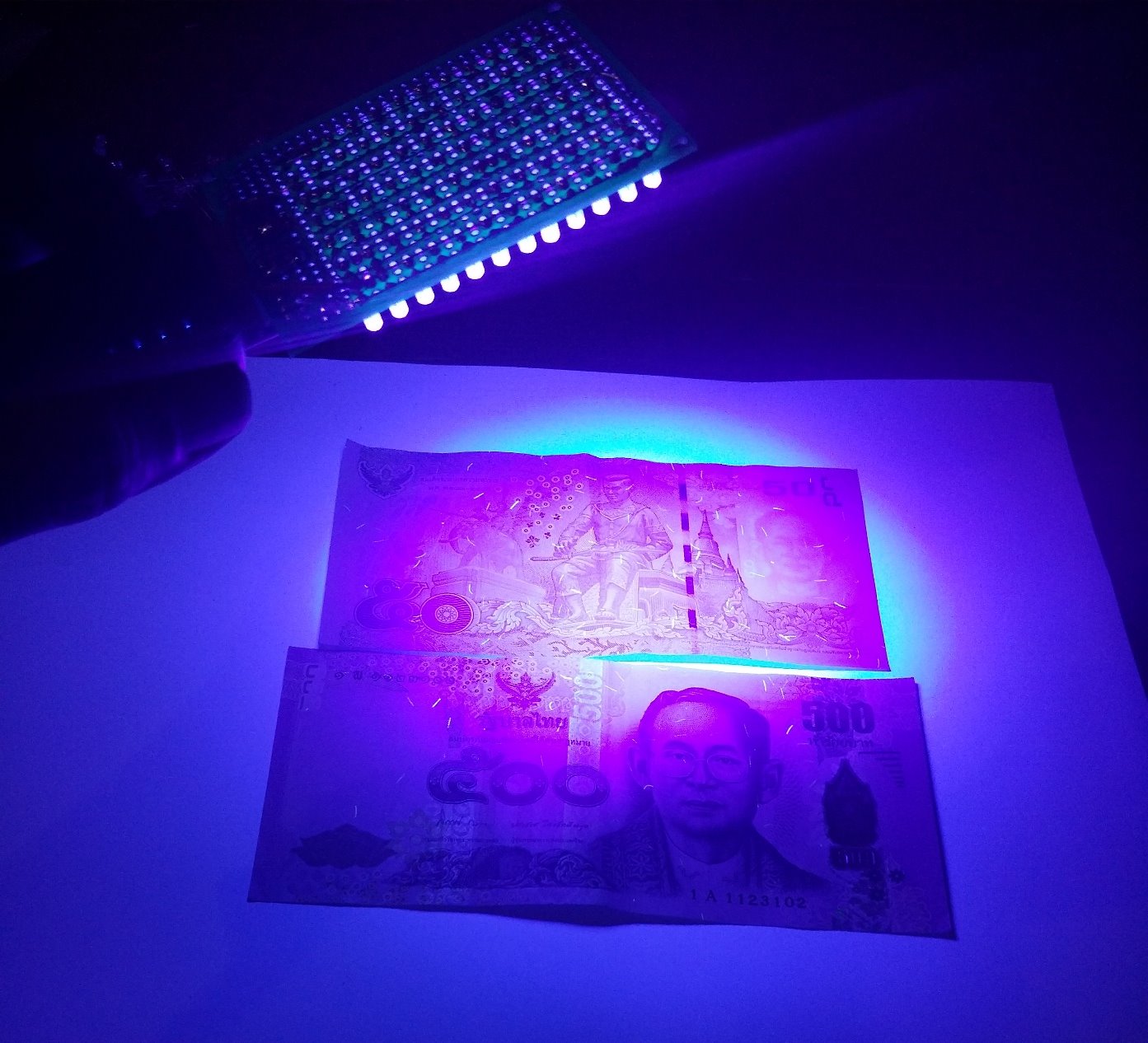 Zeedlessmicro - แบงค์ 1000 ปลอมระบาดหนัก ต้องพก สิ่งนี้...