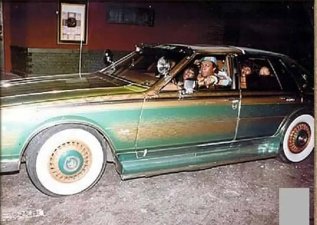 Diamond in the back, sunroof top. Diggin' the scene with a