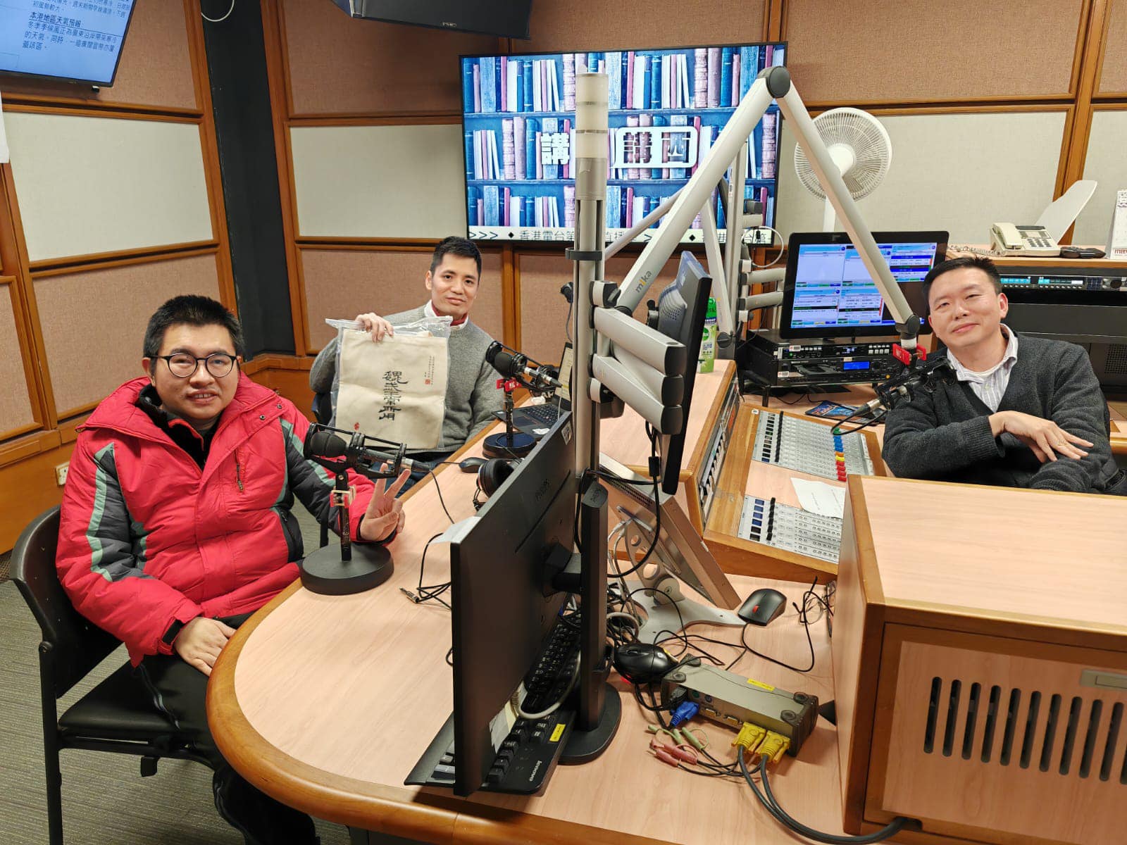 馮天樂博士 - Podcast One 講東講西 - 真假曹操(邱逸、馮天樂、李港頁).mp3... | Facebook
