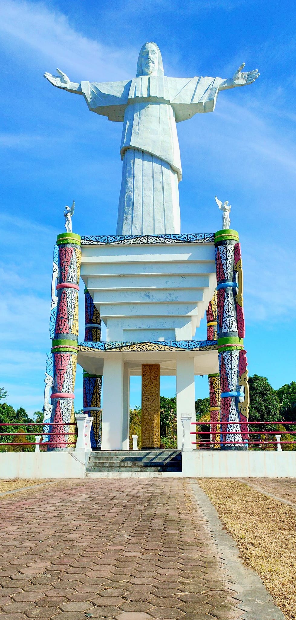 📸 Patung Yesus Raja di Pulau Mansinam.... - Cerita Manokwari