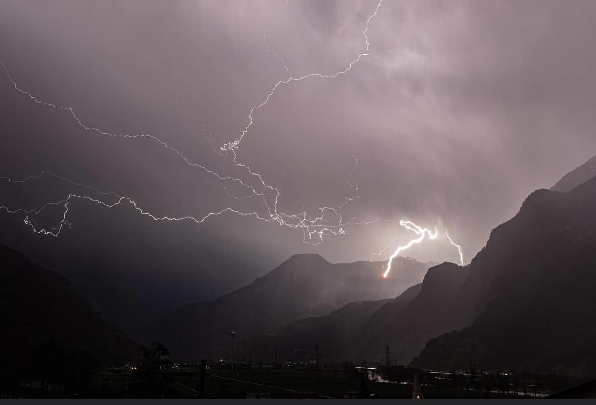 Association - ⚡️Coup de foudre dans la région de Salvan (VS) hier soir ...