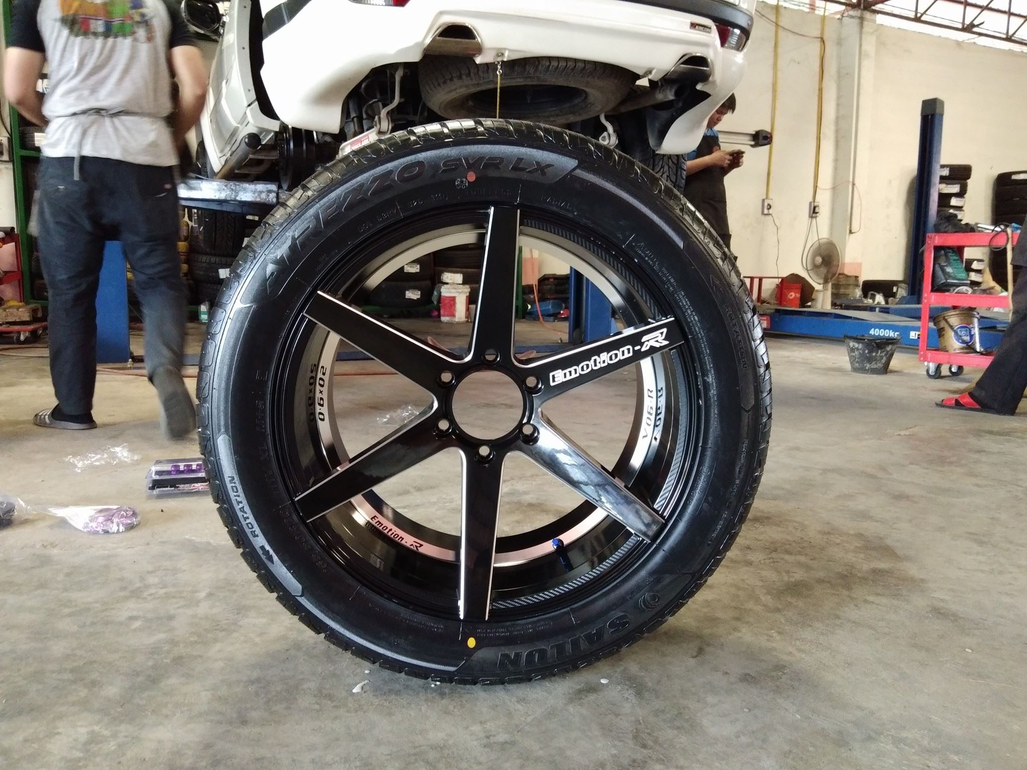 จัดล้อแม็ก EMOTION-R V-06 ขอบ20 รัดพร้อมยาง 265/50r20 ปี18 ราคาแม็กใหม่ ...