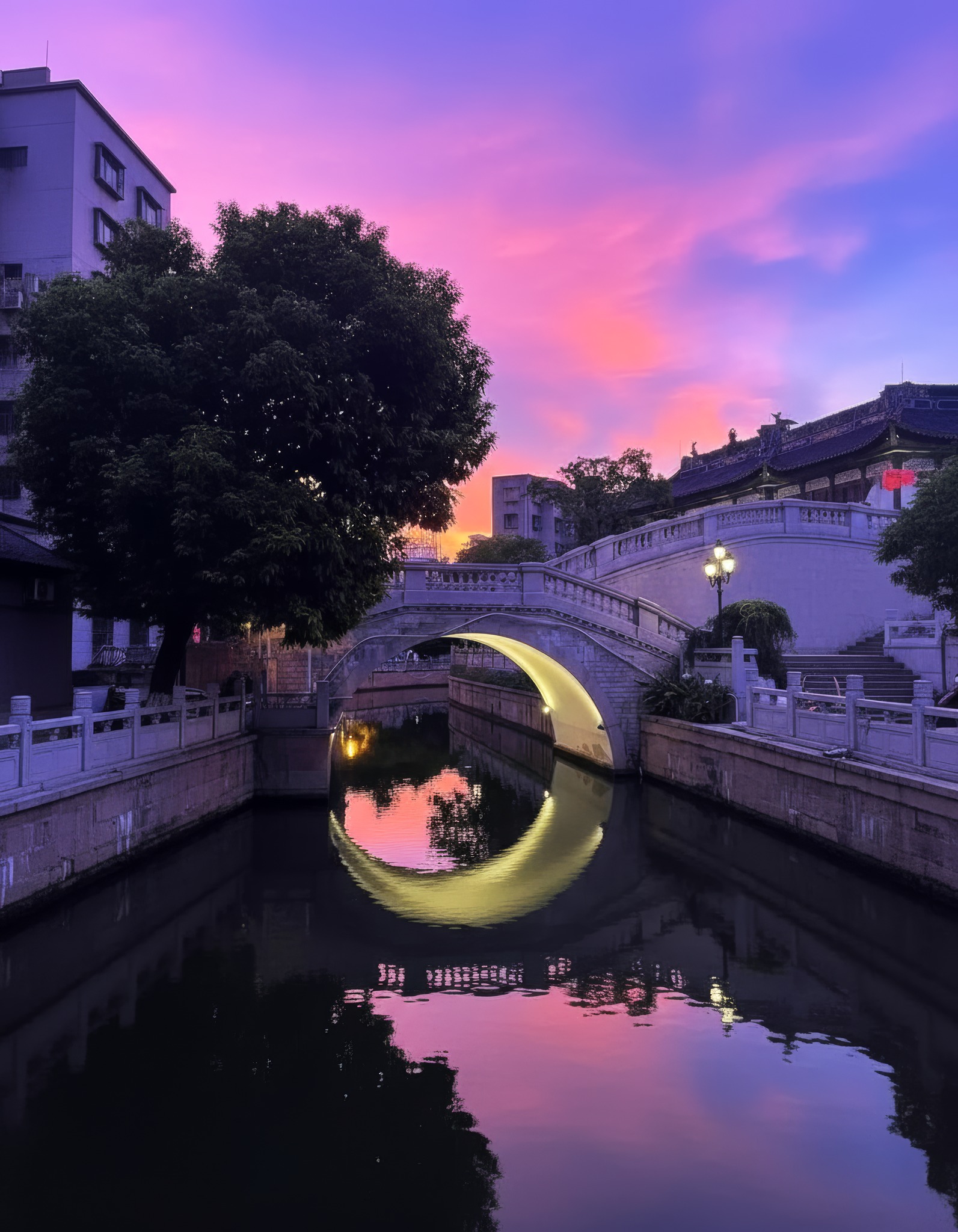 moon bridge The famous Moon bridges in Guangzhou, China 🌙