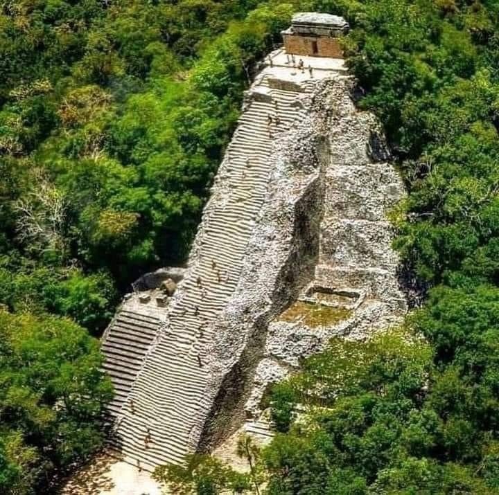 Riviera - Nohoch Mul: The Giant Pyramid that Touches the Maya Sky 🌄🏯 ...