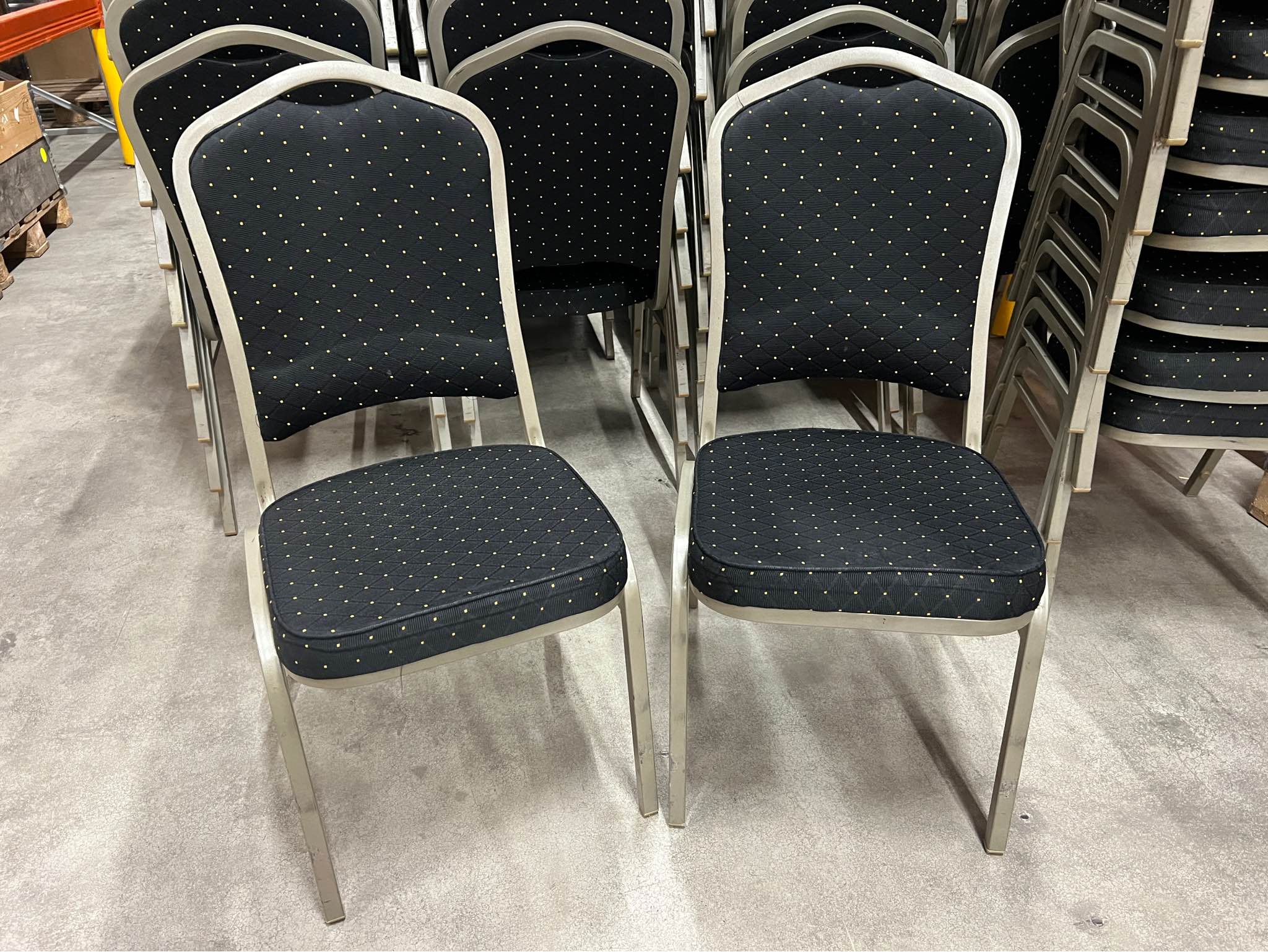80 stuks Kaja Stack Chair stapelstoelen - Outdoor Chairs, Benches ...