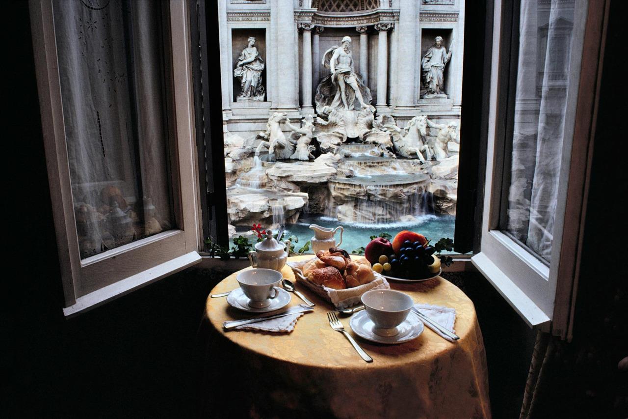 Breakfast With A View - Fontana di Trevi, Roma, 1994. Love this amazing ...