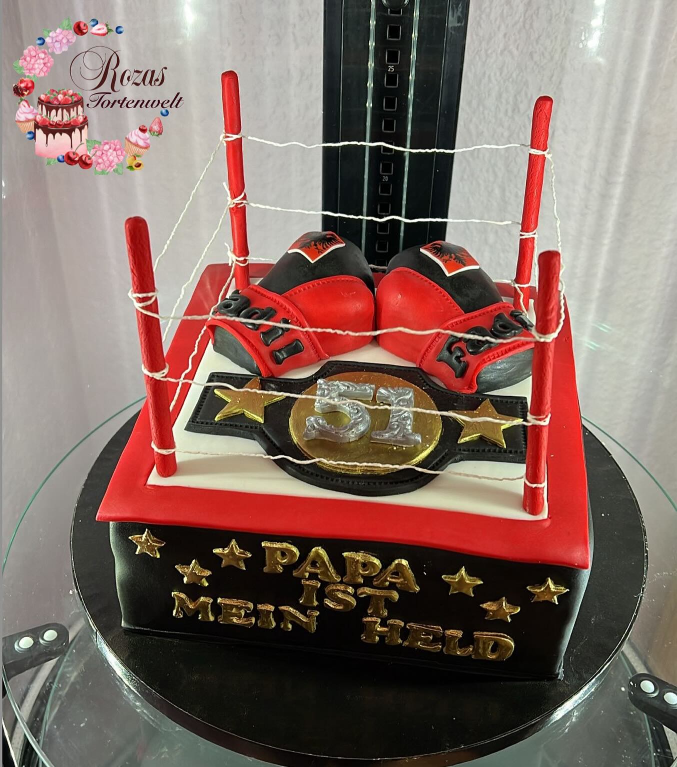 Noch eine Torte zum Thema Sport 🥊. Welche der letzten drei geposteten Sporttorten hat euch am meisten gefallen ? . . #cremetorte #boxing #cake # torte #kuchen #instacake #instabake #lecker #süß #pastr