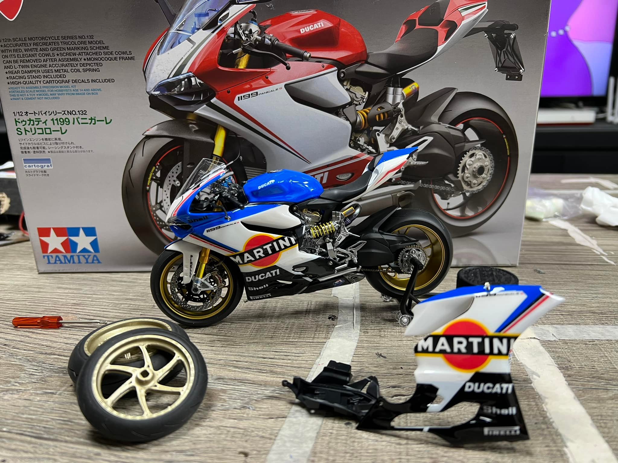 Maisto – Honda CBR1000RR 1:18 – Modèle Ultra-détaillé, Plastique Et Métal – Couleurs Assorties